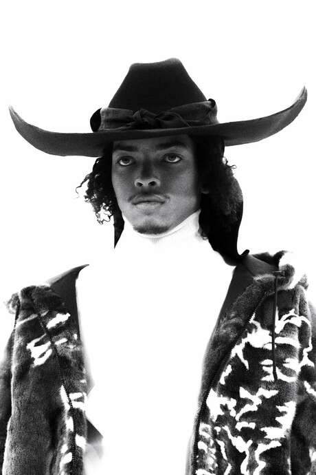 Peculiar Contrast, Perfect Light